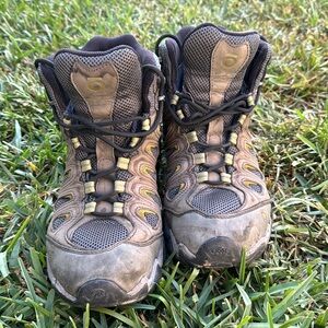 Gently used. Oboz hiking boots. Men’s US 10.5. Olive green.